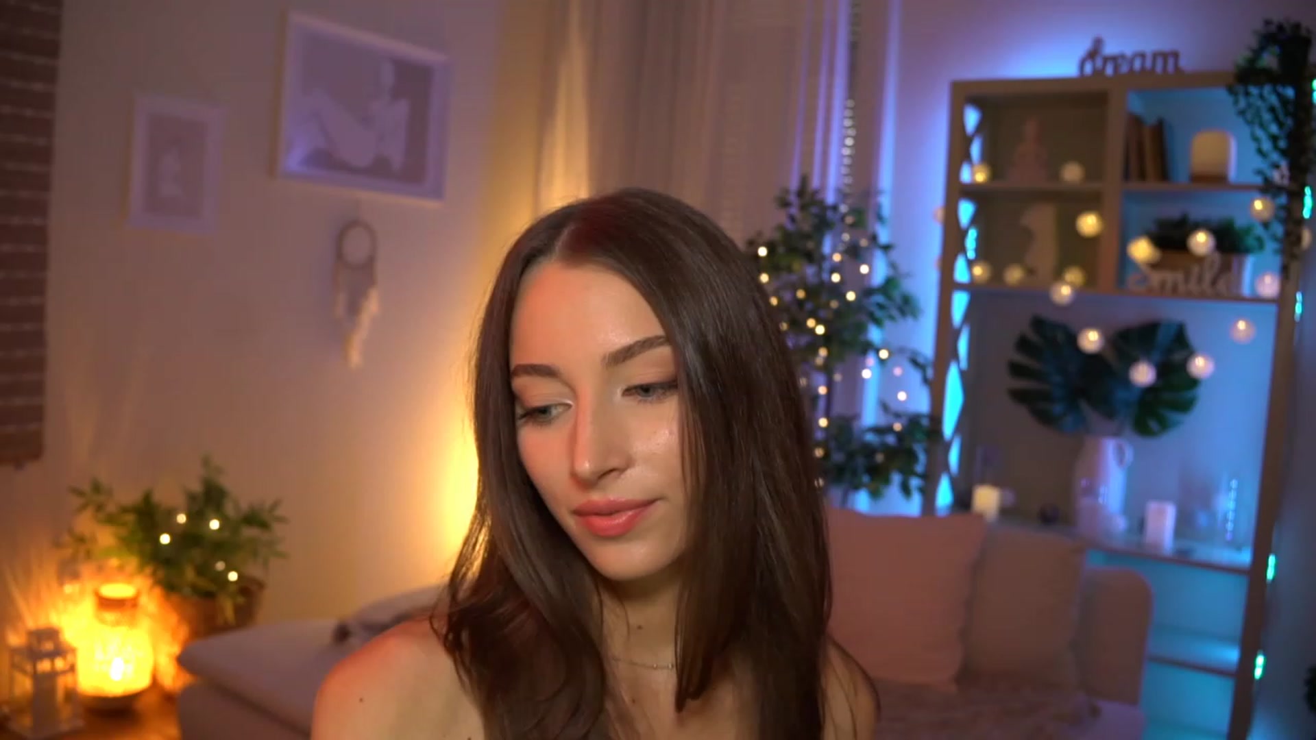 Gallery image thumbnail from Emily_grey69's myfreecams stream on, 08/06/2023, 17:55 image 1 of 20