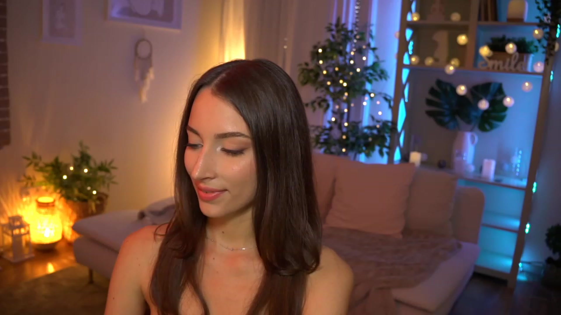 Gallery image thumbnail from Emily_grey69's myfreecams stream on, 08/06/2023, 17:55 image 16 of 20