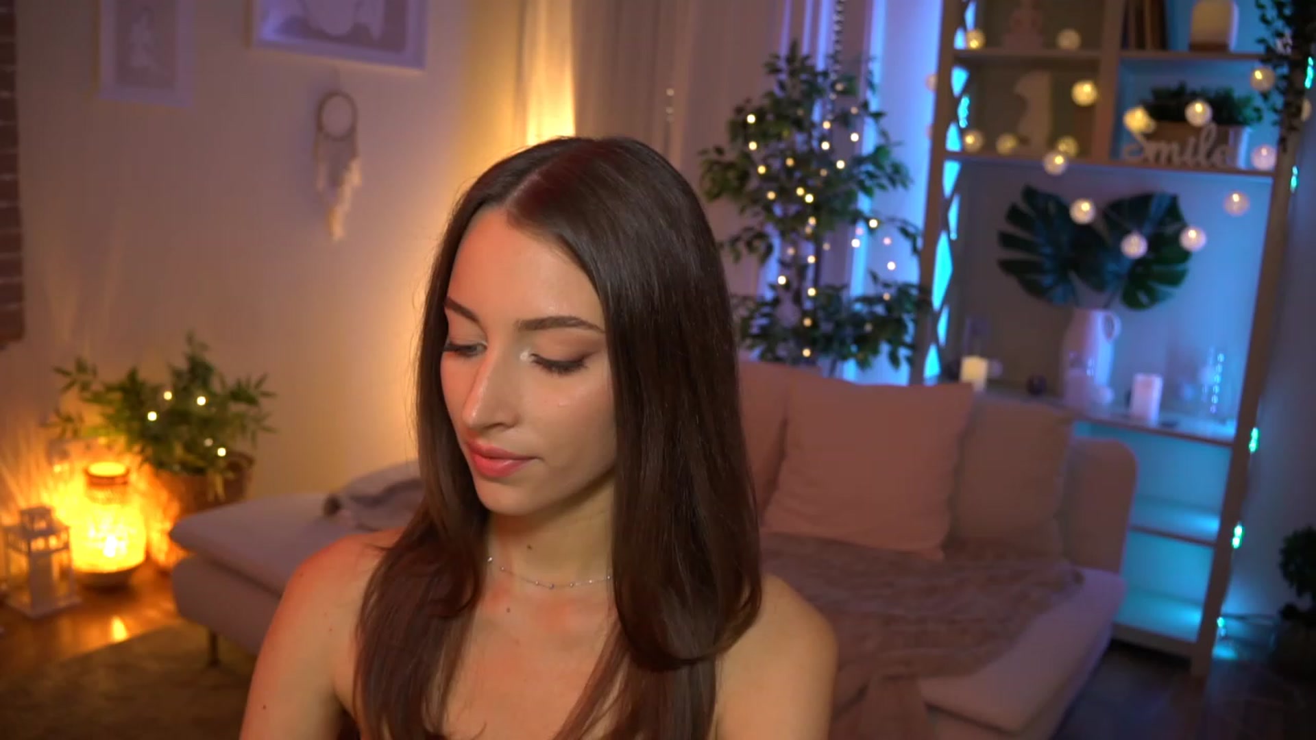 Gallery image thumbnail from Emily_grey69's myfreecams stream on, 08/06/2023, 17:55 image 19 of 20