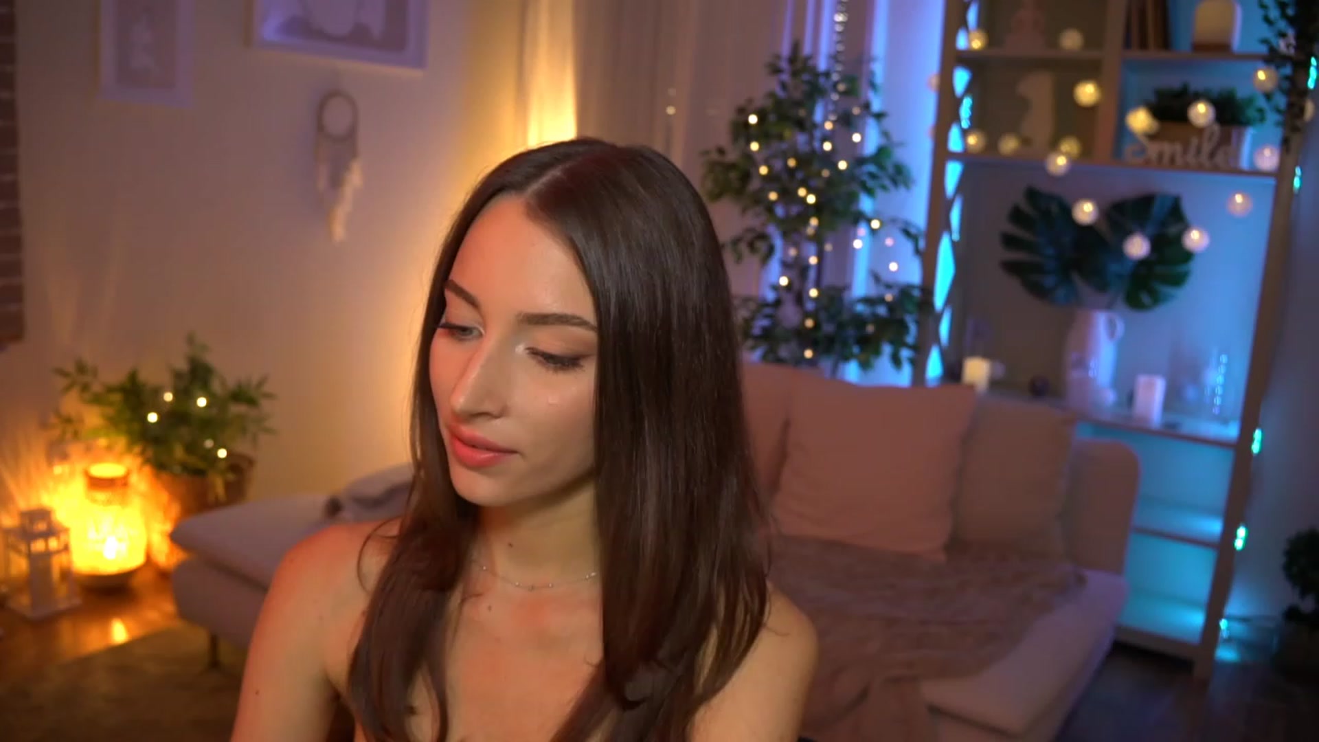 Gallery image thumbnail from Emily_grey69's myfreecams stream on, 08/06/2023, 17:55 image 12 of 20