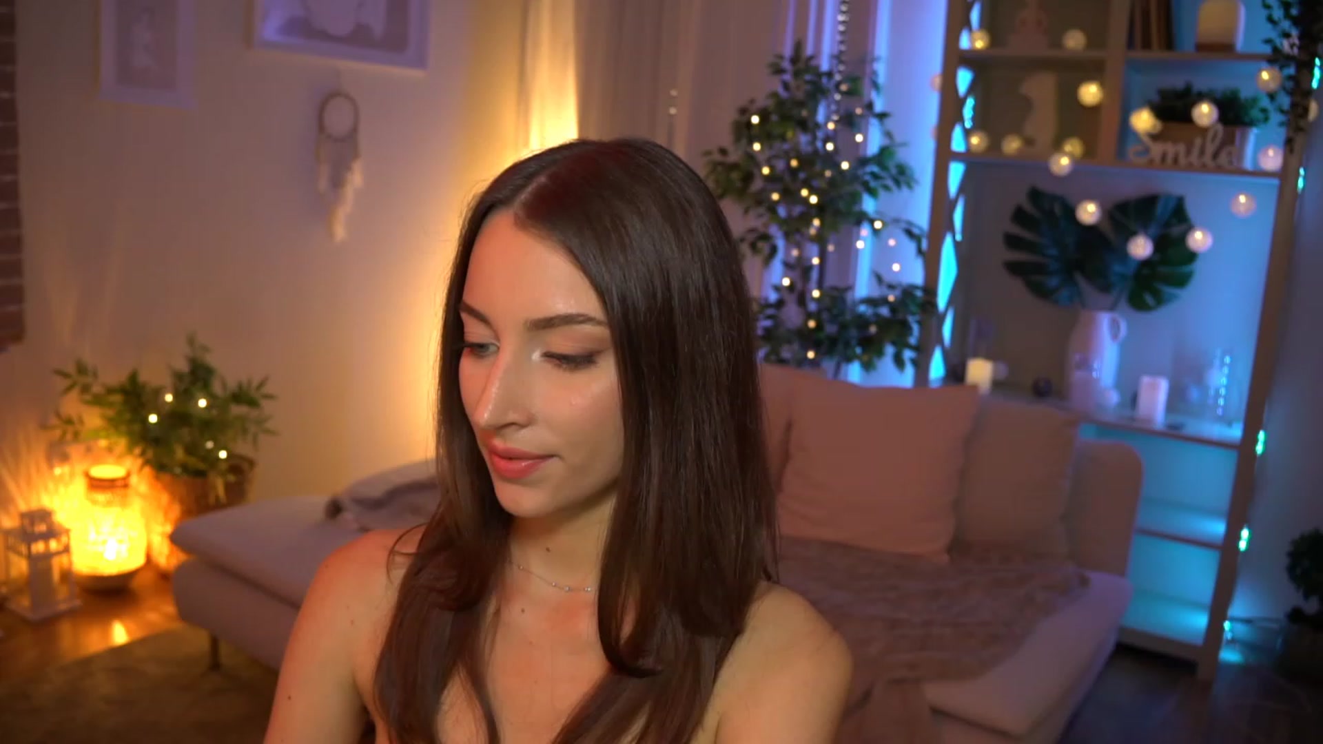 Gallery image thumbnail from Emily_grey69's myfreecams stream on, 08/06/2023, 17:55 image 14 of 20