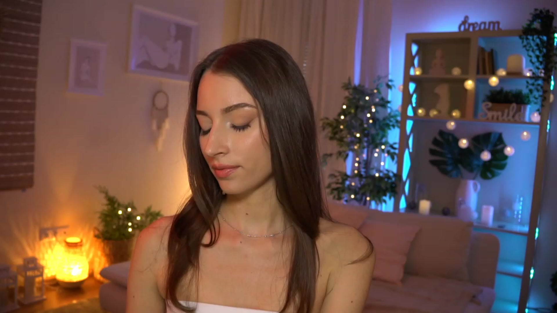 Gallery image thumbnail from Emily_grey69's myfreecams stream on, 08/07/2023, 17:19 image 5 of 20