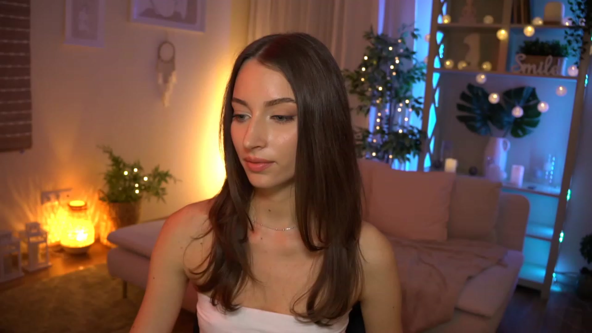 Gallery image thumbnail from Emily_grey69's myfreecams stream on, 08/07/2023, 18:26 image 9 of 20