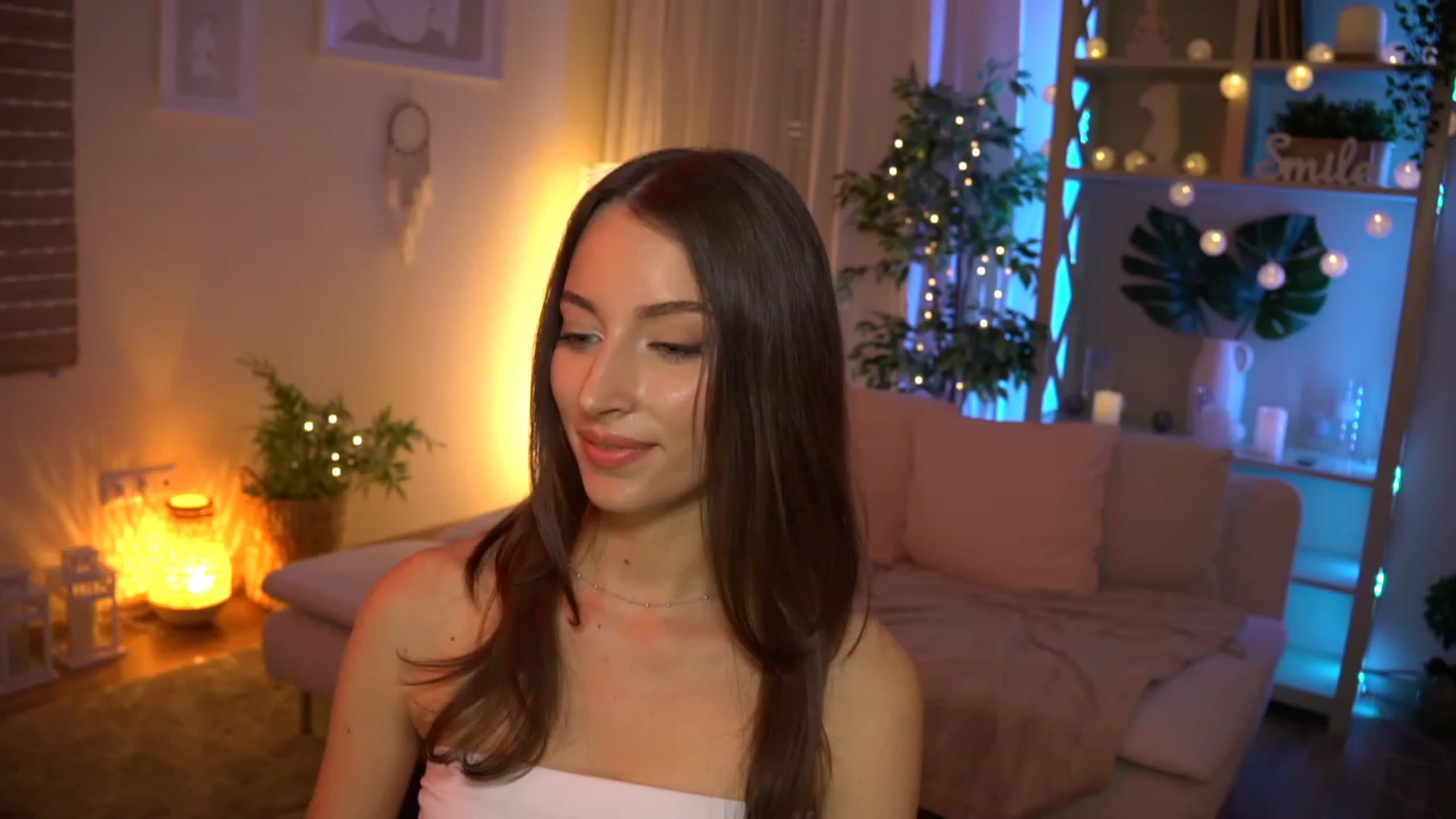Gallery image thumbnail from Emily_grey69's myfreecams stream on, 08/07/2023, 18:26 image 2 of 20