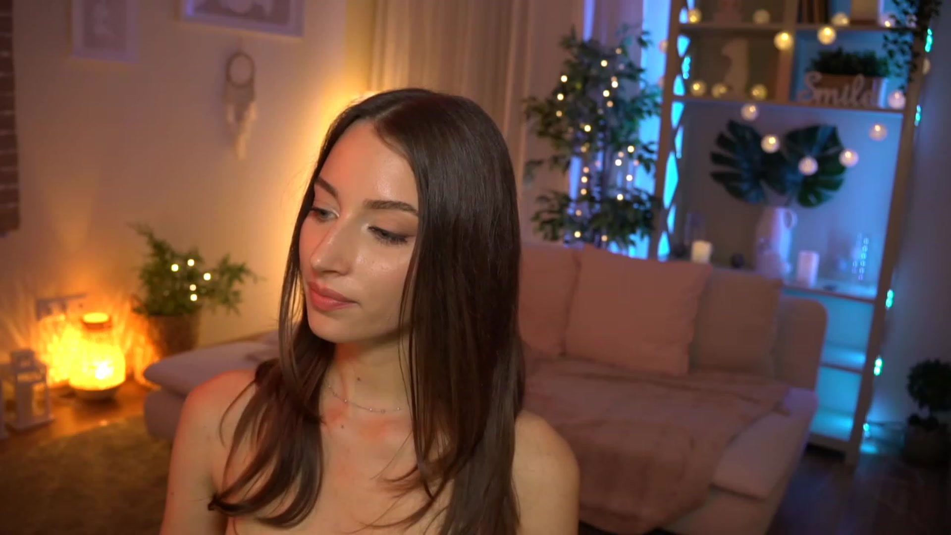 Gallery image thumbnail from Emily_grey69's myfreecams stream on, 08/07/2023, 20:13 image 17 of 20