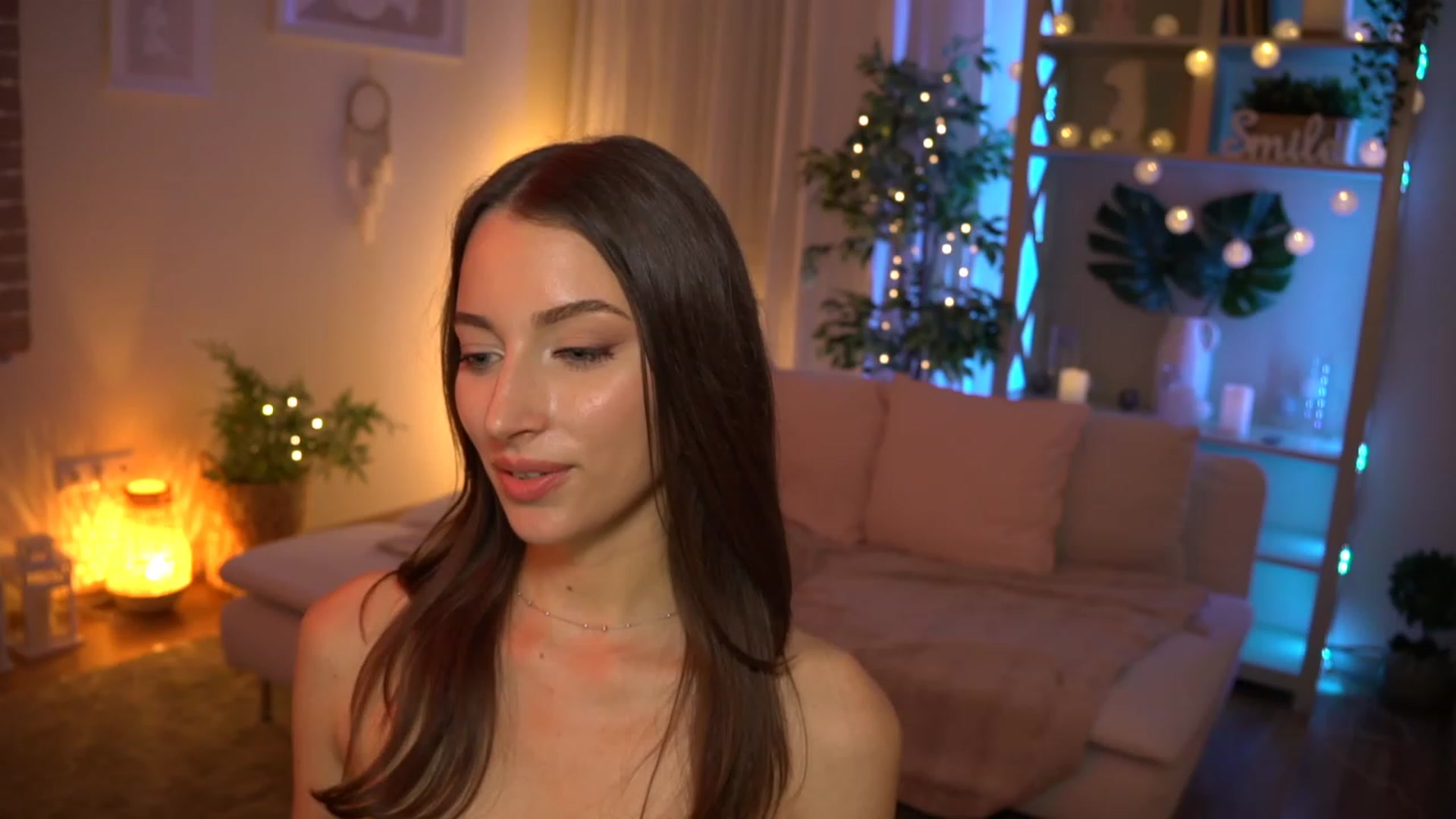 Gallery image thumbnail from Emily_grey69's myfreecams stream on, 08/07/2023, 20:13 image 18 of 20