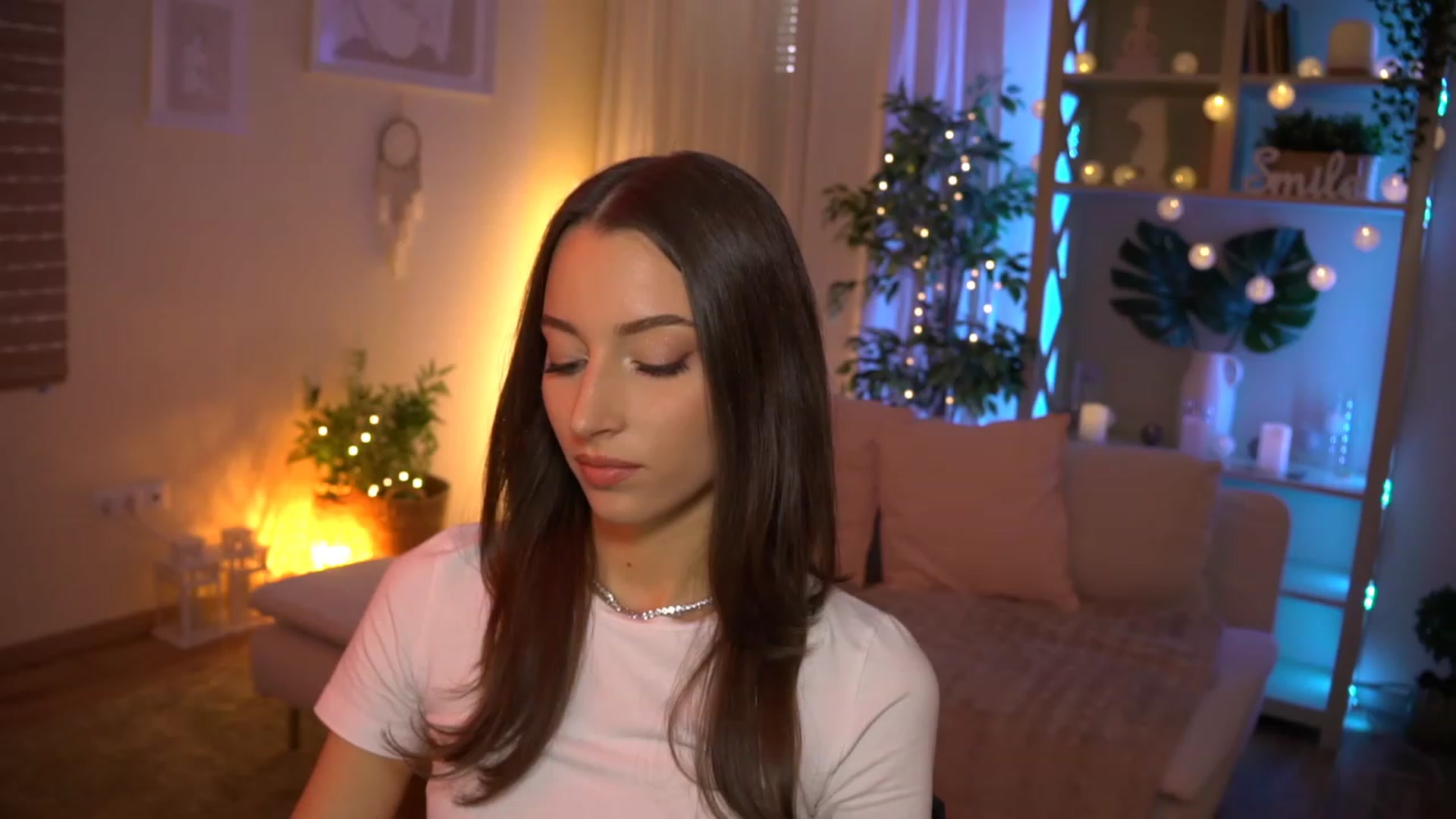 Gallery image thumbnail from Emily_grey69's myfreecams stream on, 08/08/2023, 11:19 image 7 of 20