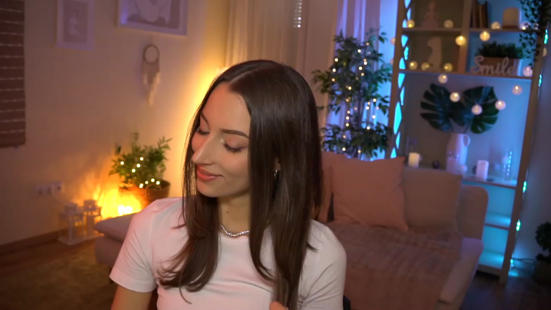 Gallery image thumbnail from Emily_grey69's myfreecams stream on, 08/08/2023, 11:19 image 6 of 20