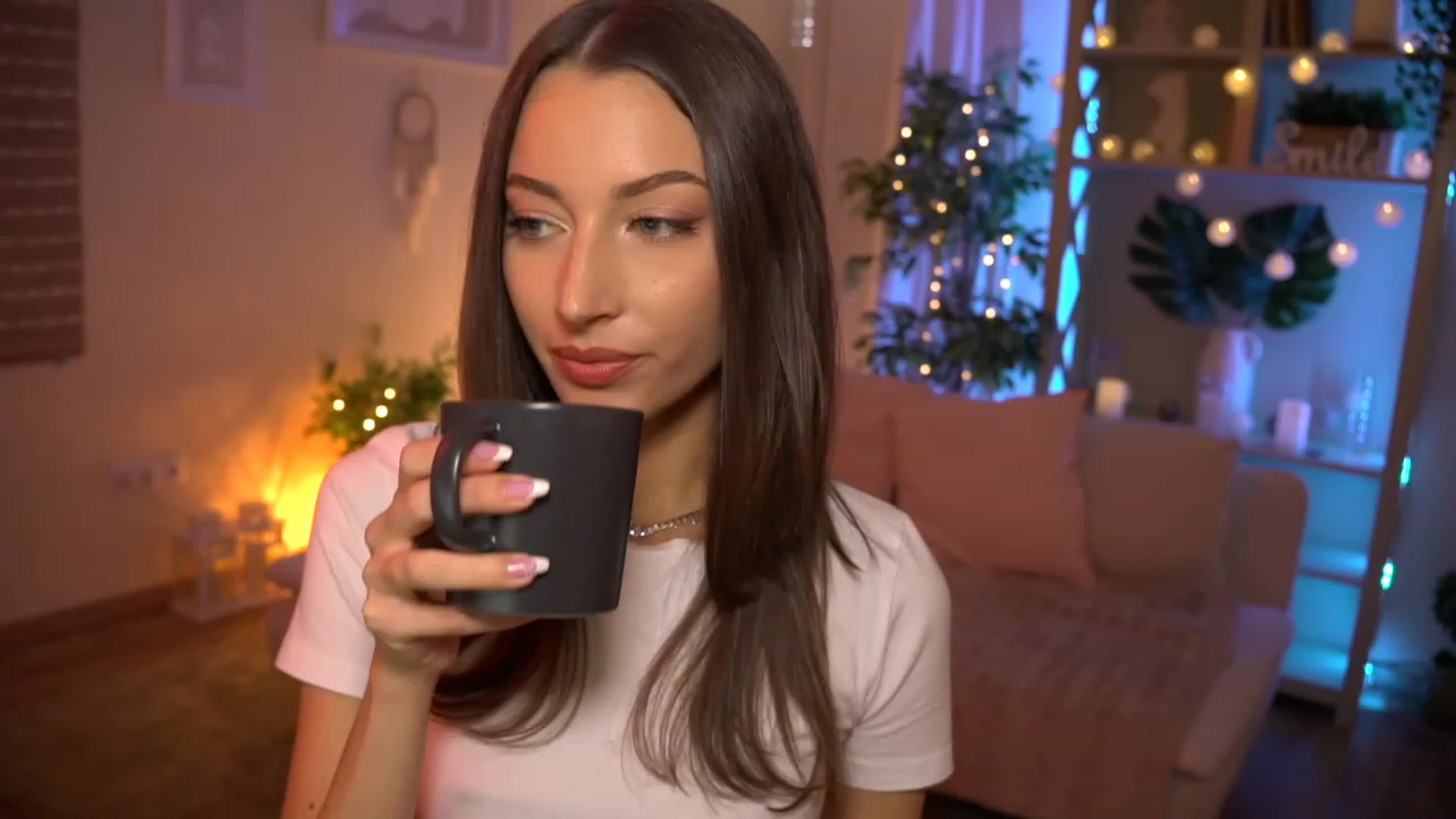 Gallery image thumbnail from Emily_grey69's myfreecams stream on, 08/08/2023, 11:19 image 11 of 20
