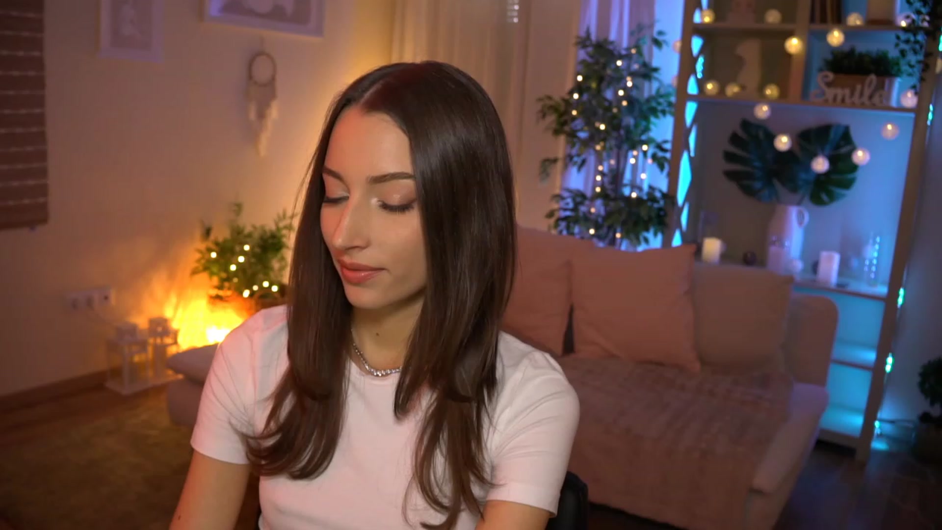 Gallery image thumbnail from Emily_grey69's myfreecams stream on, 08/08/2023, 11:19 image 1 of 20