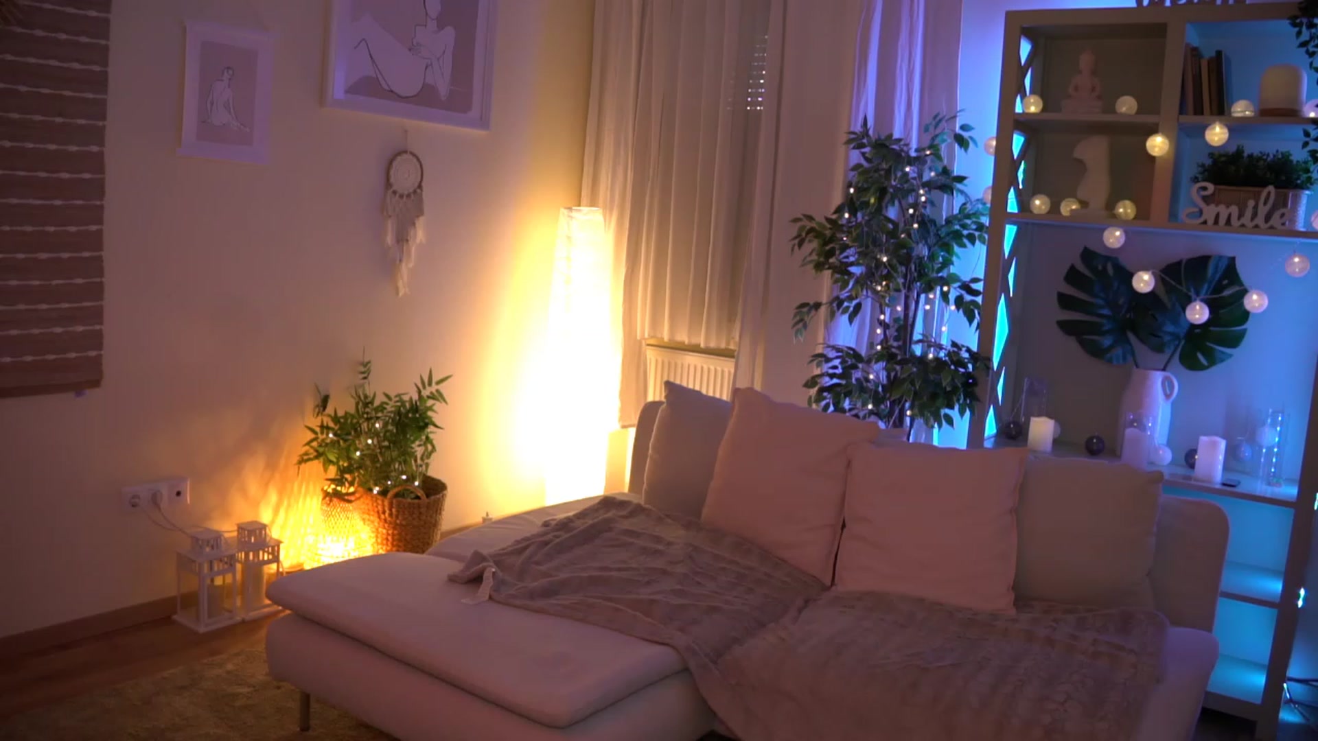 Gallery image thumbnail from Emily_grey69's myfreecams stream on, 08/08/2023, 14:28 image 6 of 20