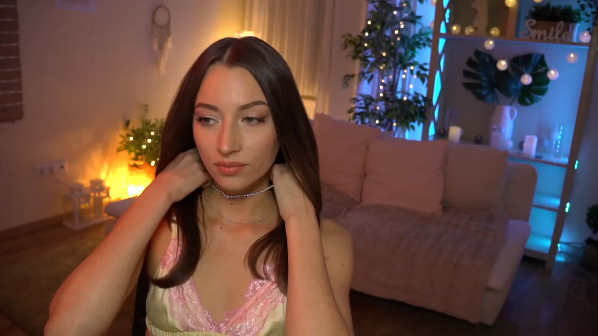 Gallery image thumbnail from Emily_grey69's myfreecams stream on, 08/08/2023, 14:28 image 18 of 20