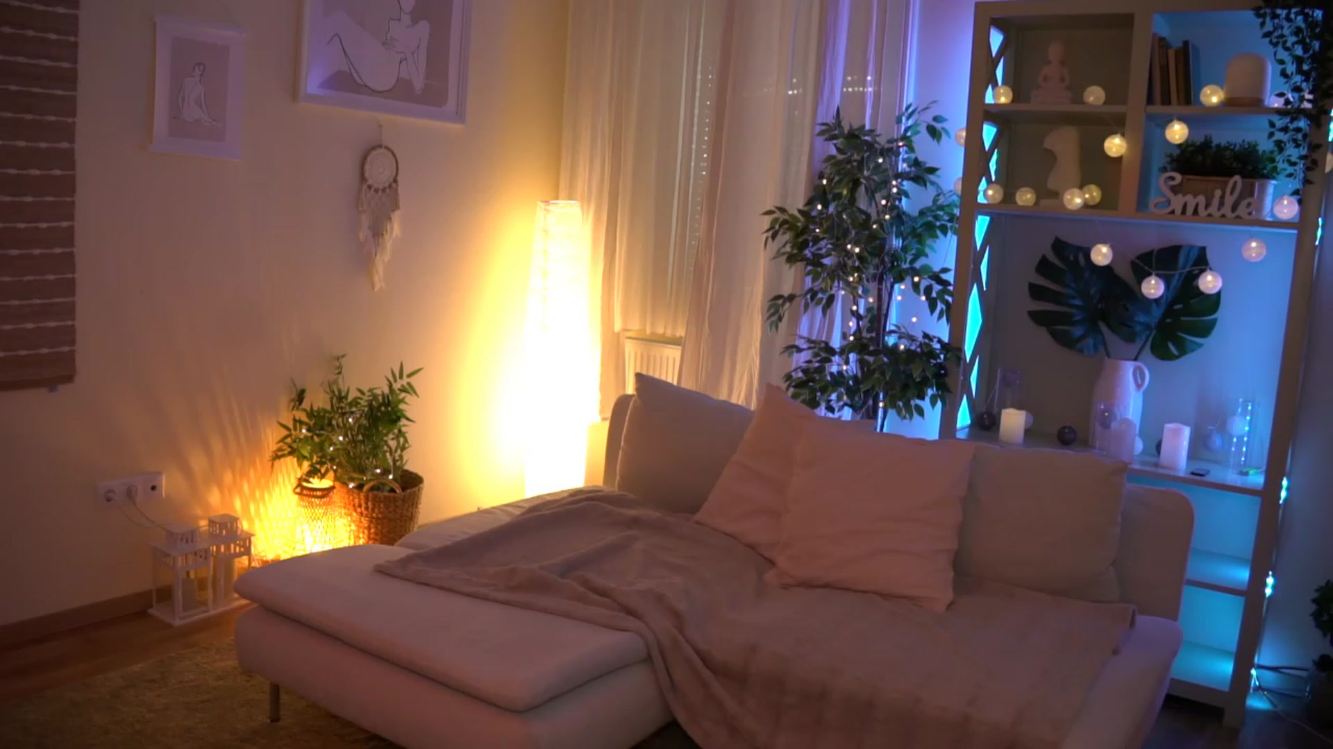 Gallery image thumbnail from Emily_grey69's myfreecams stream on, 08/10/2023, 17:13 image 16 of 20