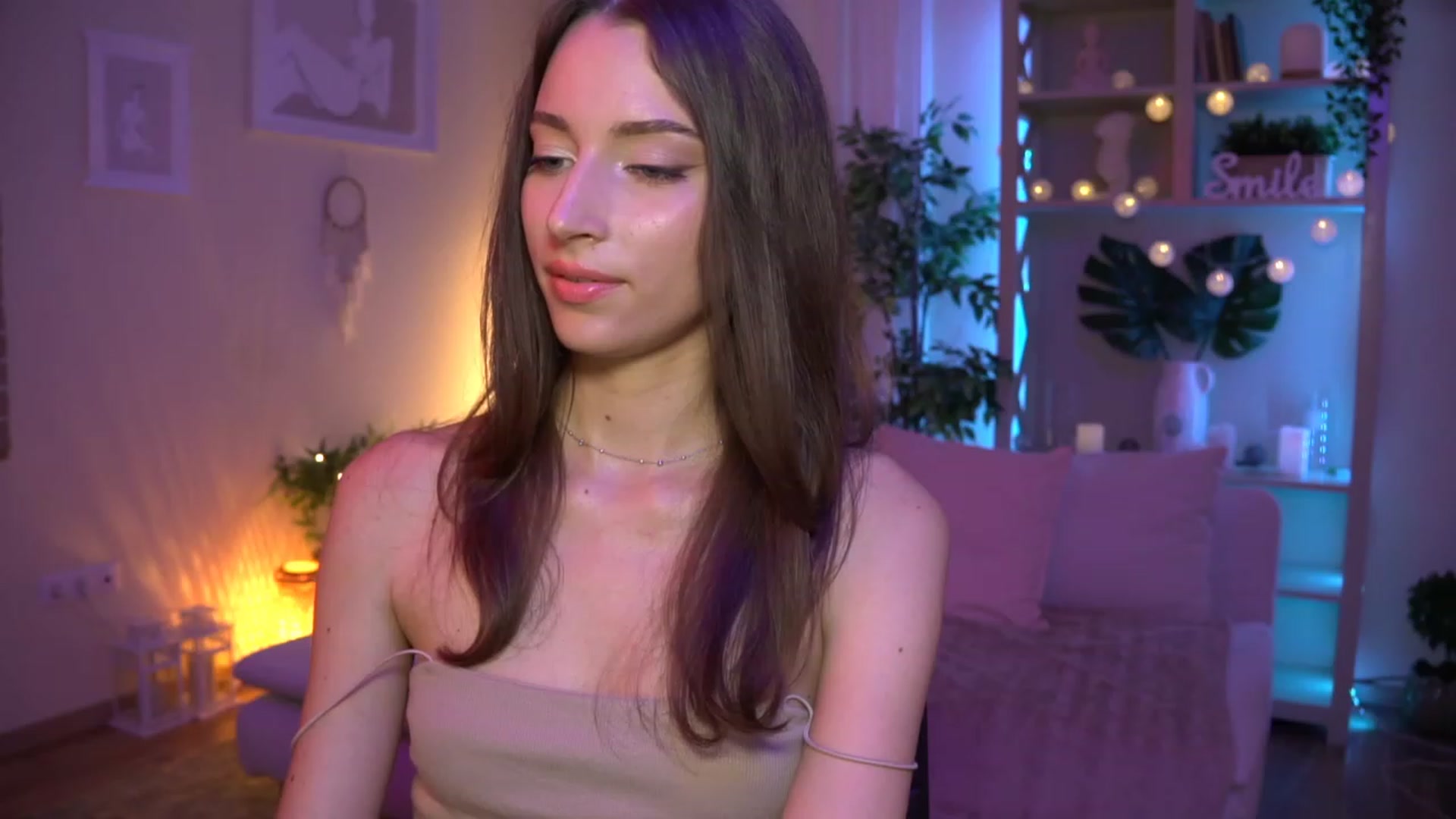 Gallery image thumbnail from Emily_grey69's myfreecams stream on, 08/22/2023, 16:24 image 16 of 20