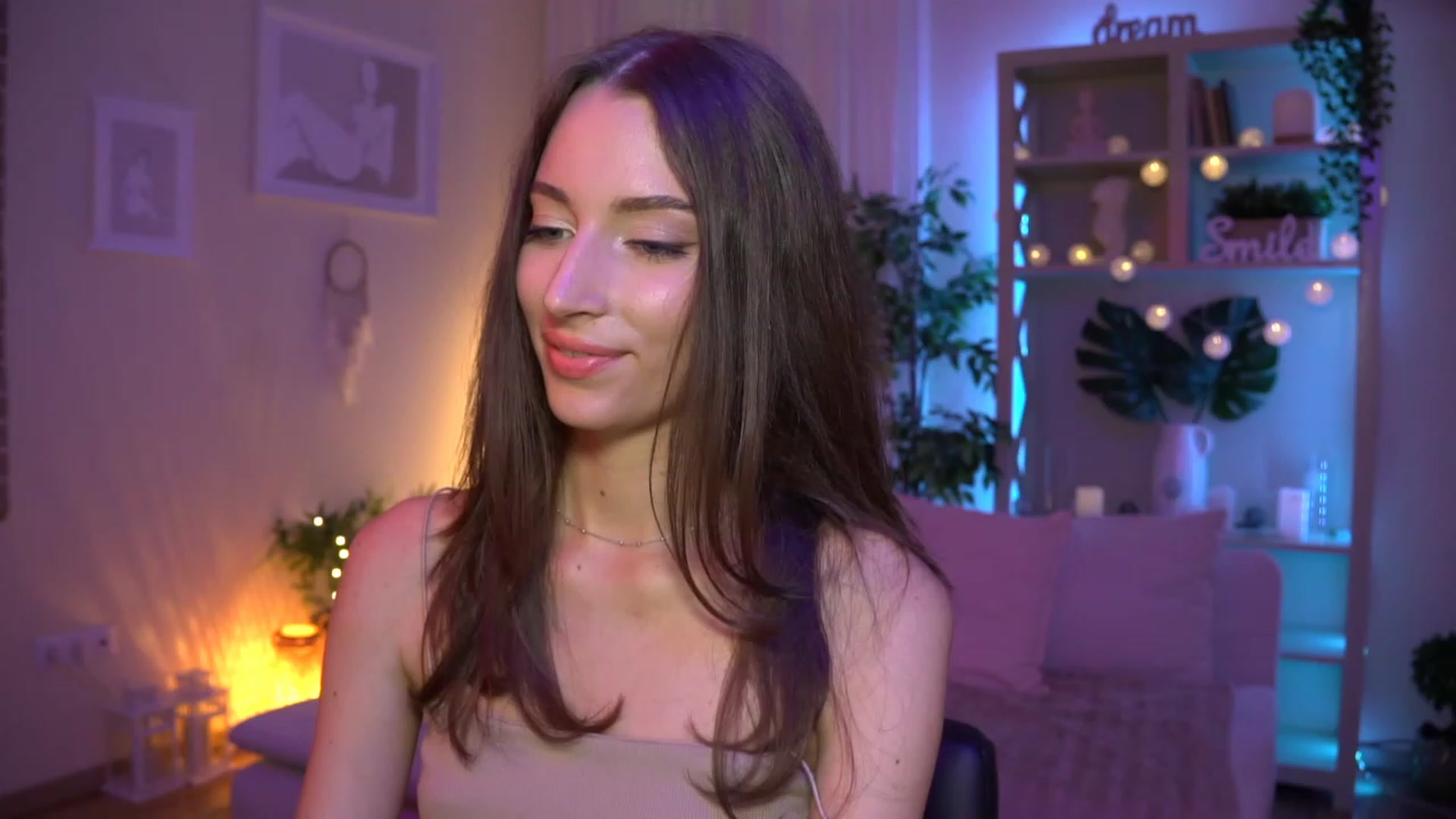 Gallery image thumbnail from Emily_grey69's myfreecams stream on, 08/22/2023, 16:24 image 6 of 20