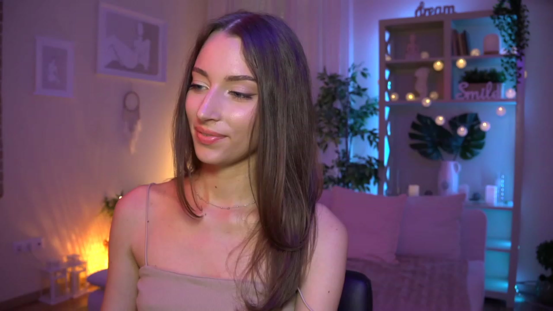 Gallery image thumbnail from Emily_grey69's myfreecams stream on, 08/22/2023, 16:24 image 5 of 20