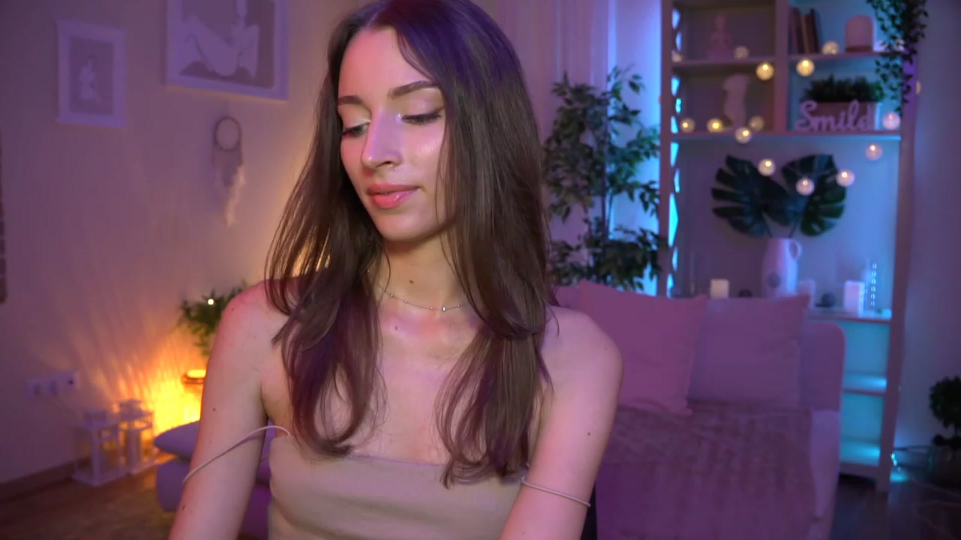 Gallery image thumbnail from Emily_grey69's myfreecams stream on, 08/22/2023, 16:24 image 19 of 20