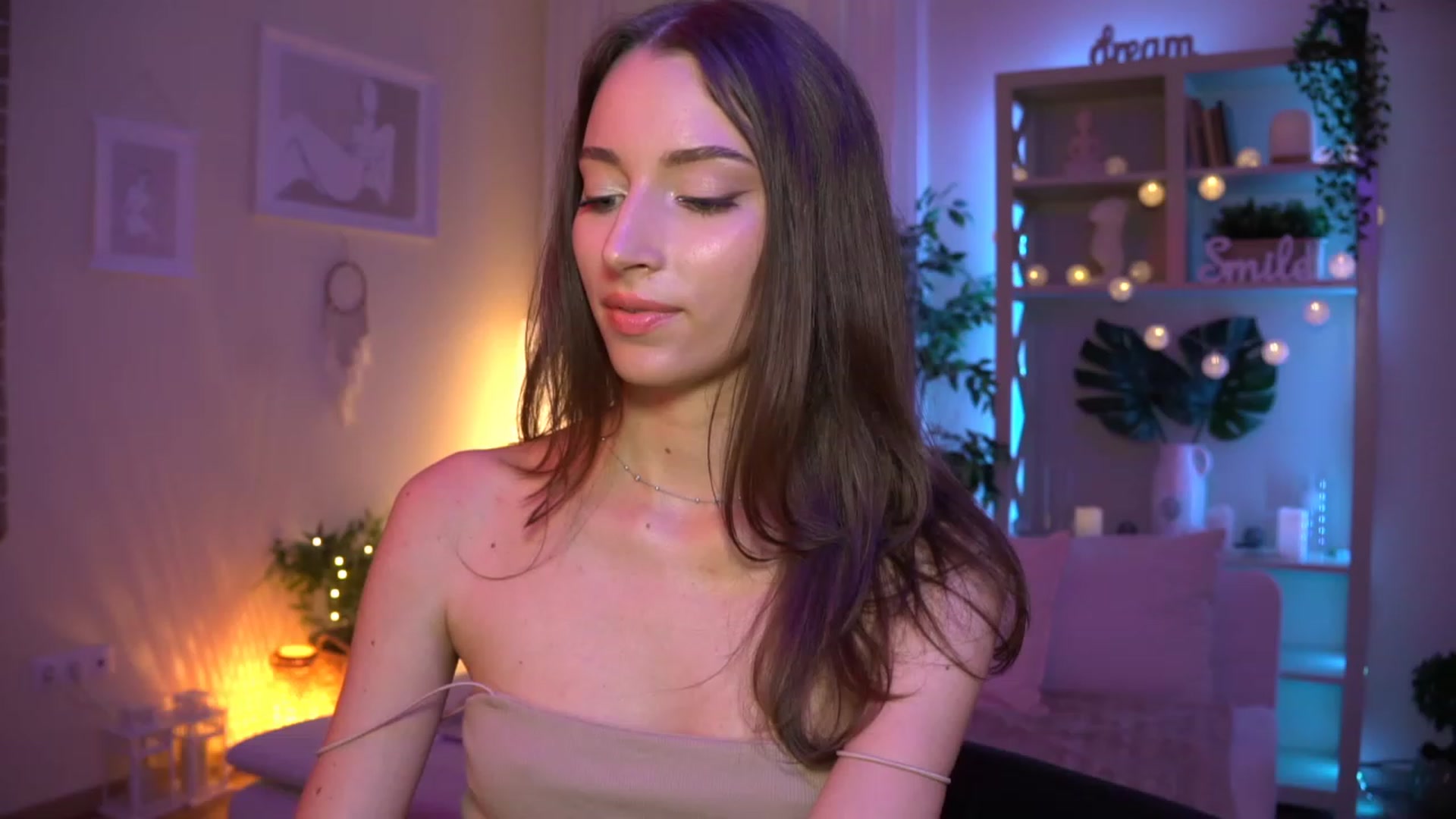 Gallery image thumbnail from Emily_grey69's myfreecams stream on, 08/22/2023, 16:24 image 12 of 20