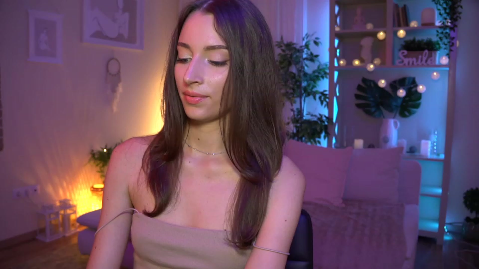 Gallery image thumbnail from Emily_grey69's myfreecams stream on, 08/22/2023, 16:24 image 17 of 20