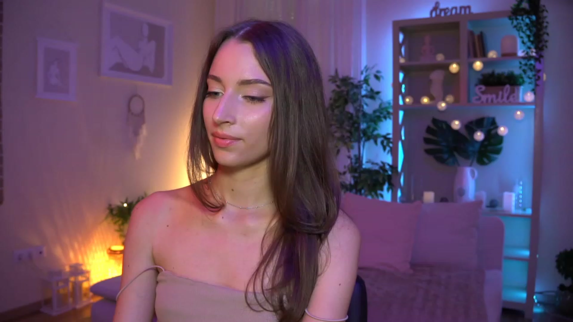 Gallery image thumbnail from Emily_grey69's myfreecams stream on, 08/22/2023, 16:24 image 7 of 20