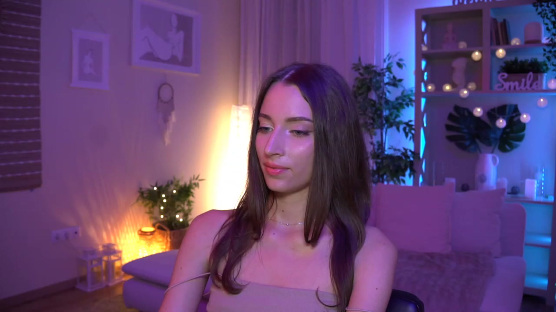Gallery image thumbnail from Emily_grey69's myfreecams stream on, 08/22/2023, 20:08 image 8 of 20