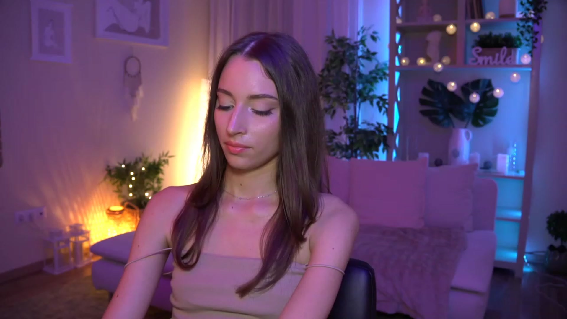 Gallery image thumbnail from Emily_grey69's myfreecams stream on, 08/22/2023, 20:08 image 3 of 20