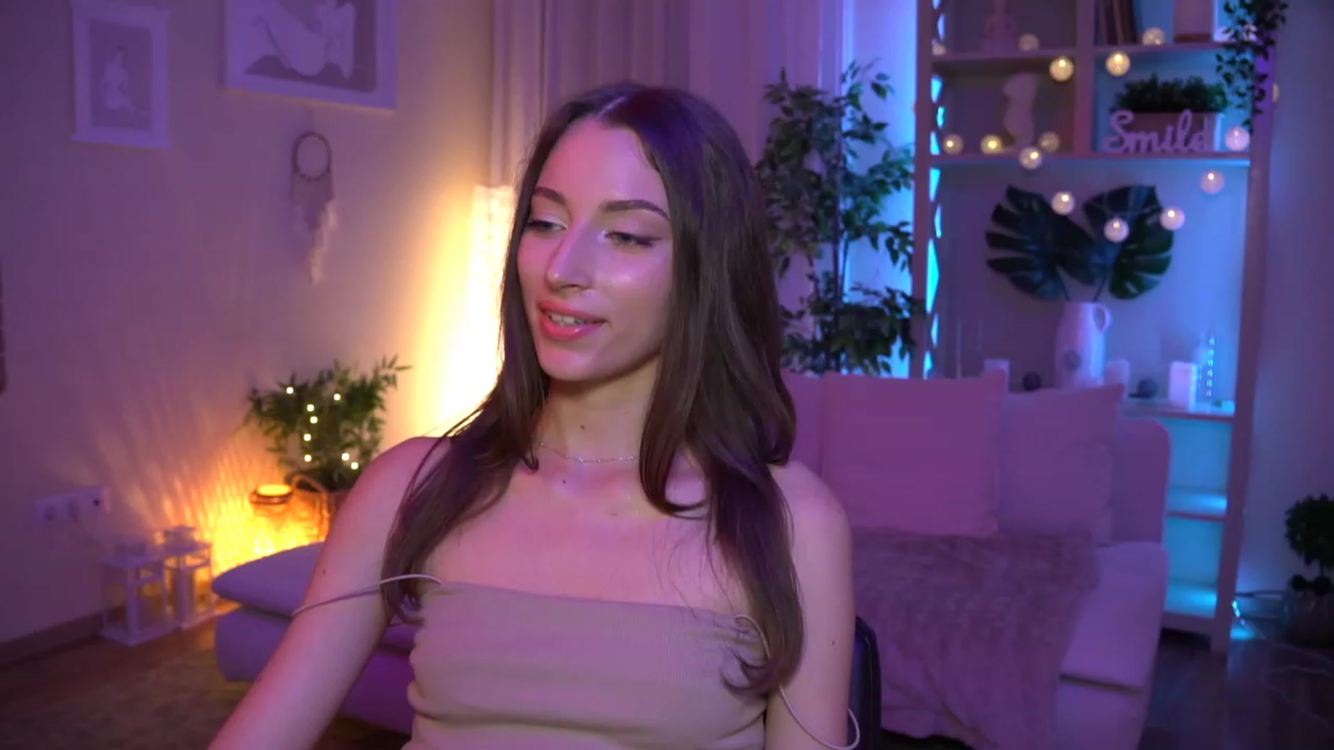 Gallery image thumbnail from Emily_grey69's myfreecams stream on, 08/22/2023, 20:08 image 1 of 20