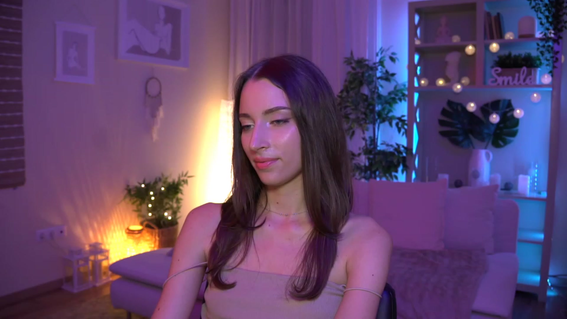 Gallery image thumbnail from Emily_grey69's myfreecams stream on, 08/22/2023, 20:08 image 12 of 20