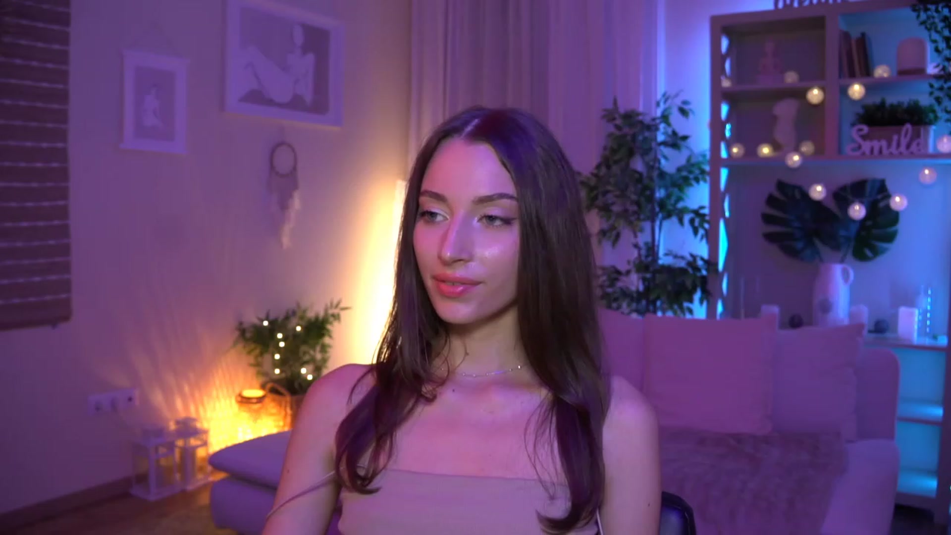 Gallery image thumbnail from Emily_grey69's myfreecams stream on, 08/22/2023, 20:08 image 6 of 20