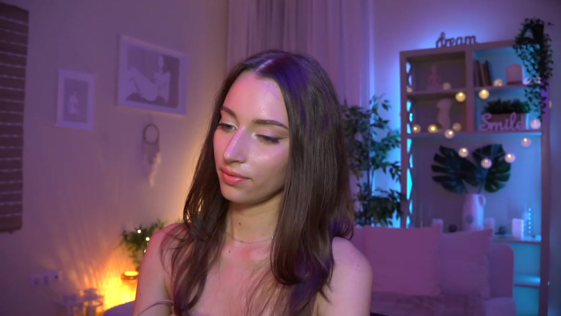 Gallery image thumbnail from Emily_grey69's myfreecams stream on, 08/22/2023, 20:08 image 4 of 20