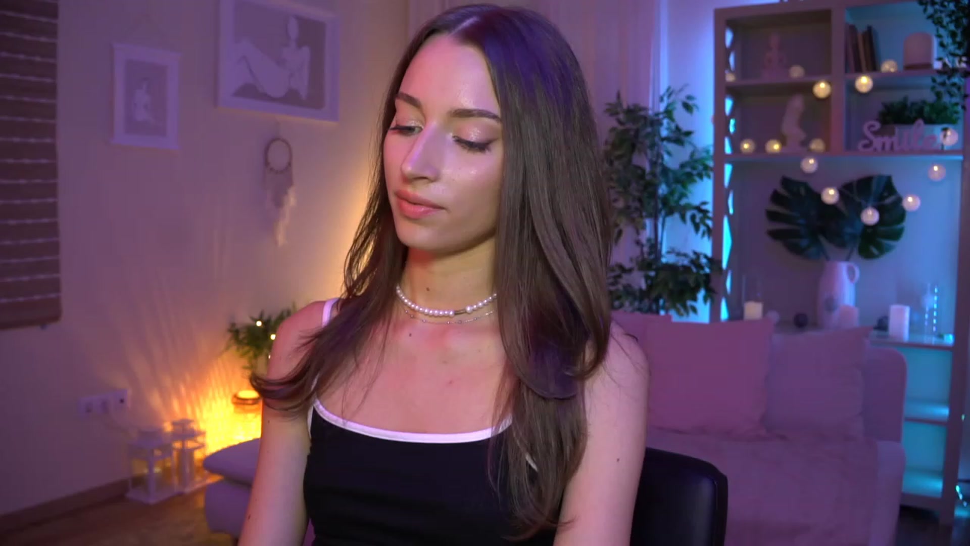 Gallery image thumbnail from Emily_grey69's myfreecams stream on, 08/24/2023, 16:13 image 6 of 20