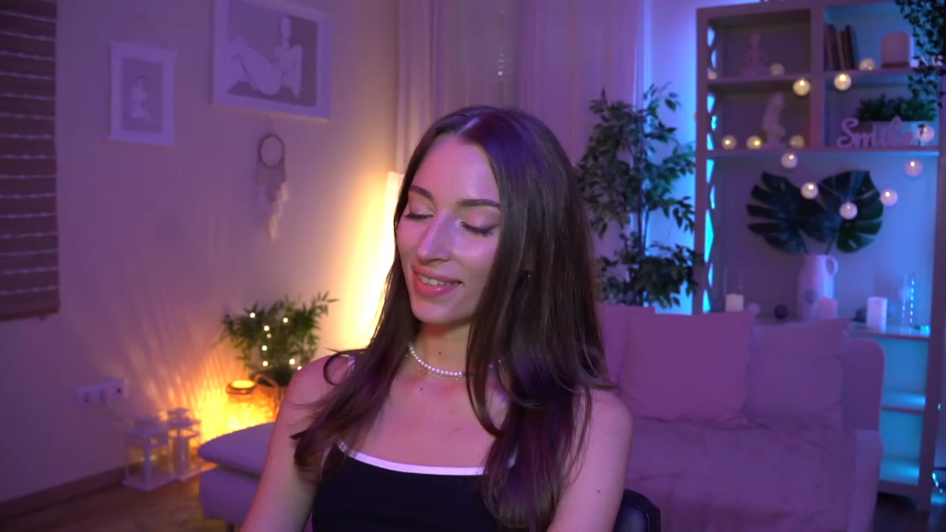 Gallery image thumbnail from Emily_grey69's myfreecams stream on, 08/24/2023, 16:13 image 10 of 20