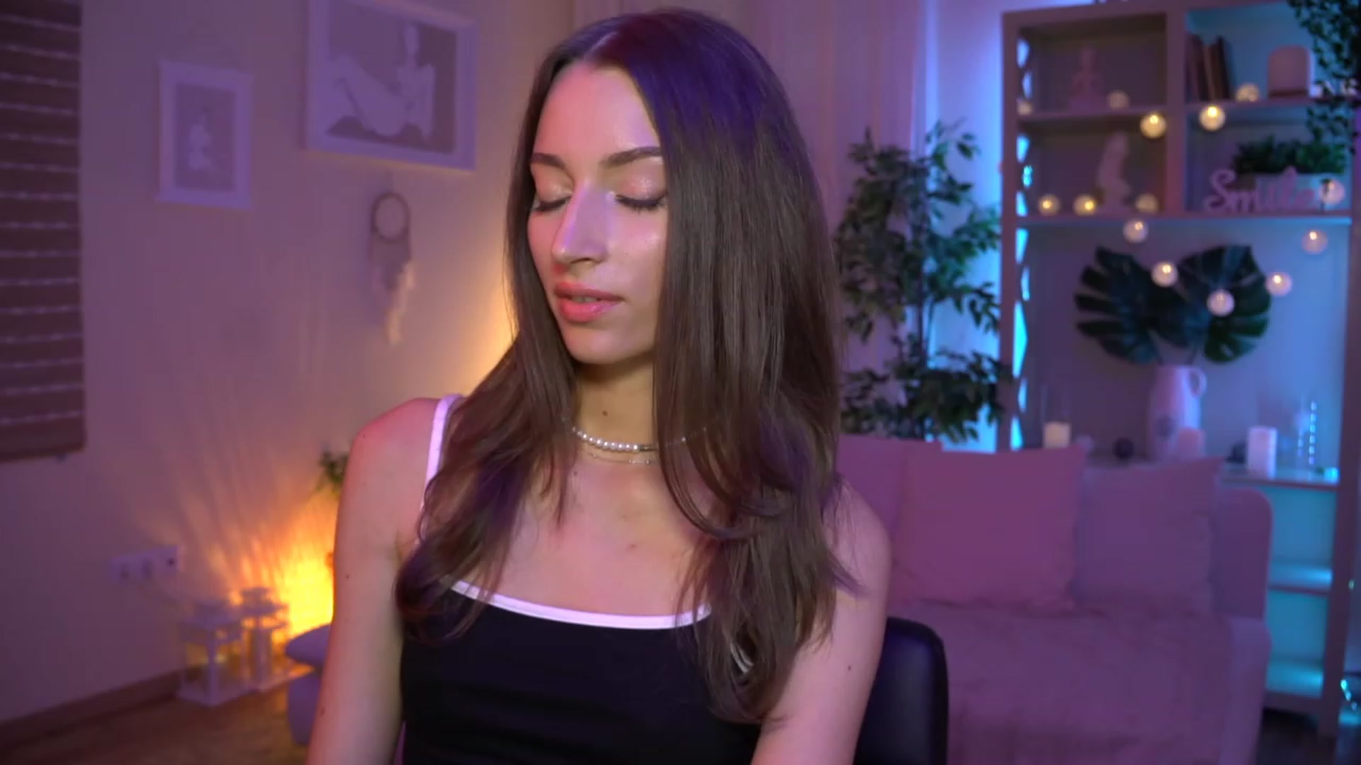 Gallery image thumbnail from Emily_grey69's myfreecams stream on, 08/24/2023, 16:13 image 7 of 20