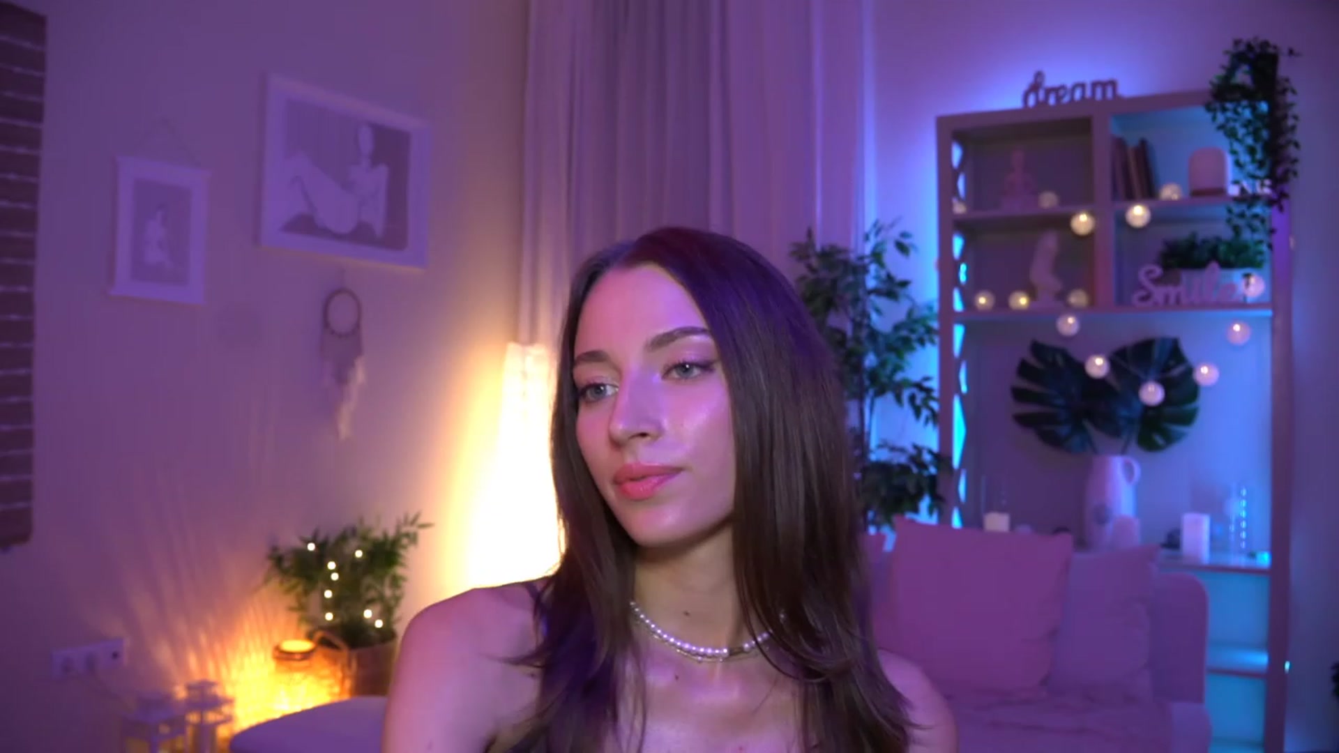 Gallery image thumbnail from Emily_grey69's myfreecams stream on, 08/24/2023, 19:36 image 4 of 20