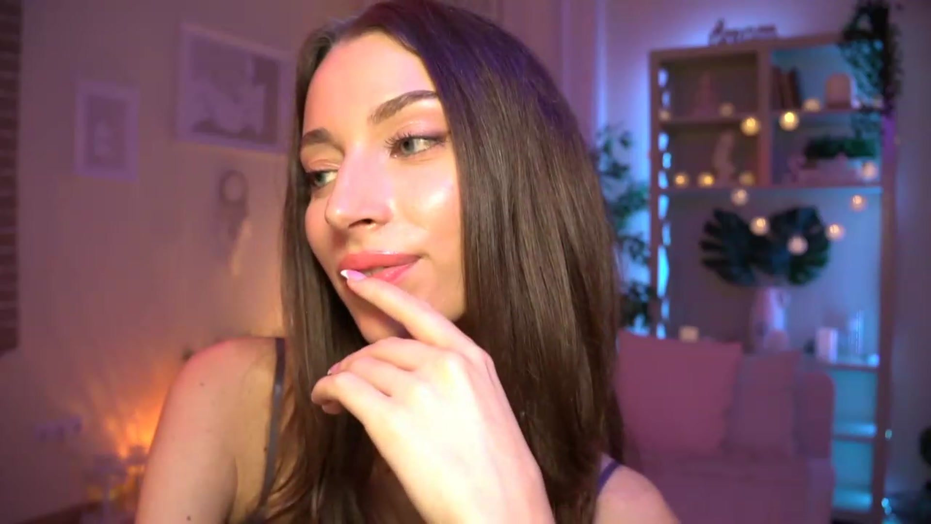 Gallery image thumbnail from Emily_grey69's myfreecams stream on, 08/24/2023, 19:36 image 9 of 20