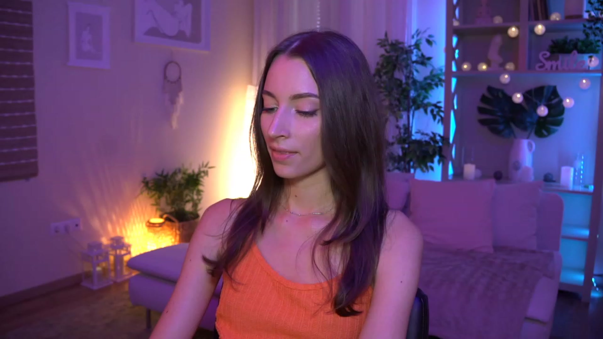 Gallery image thumbnail from Emily_grey69's myfreecams stream on, 08/25/2023, 10:03 image 4 of 20