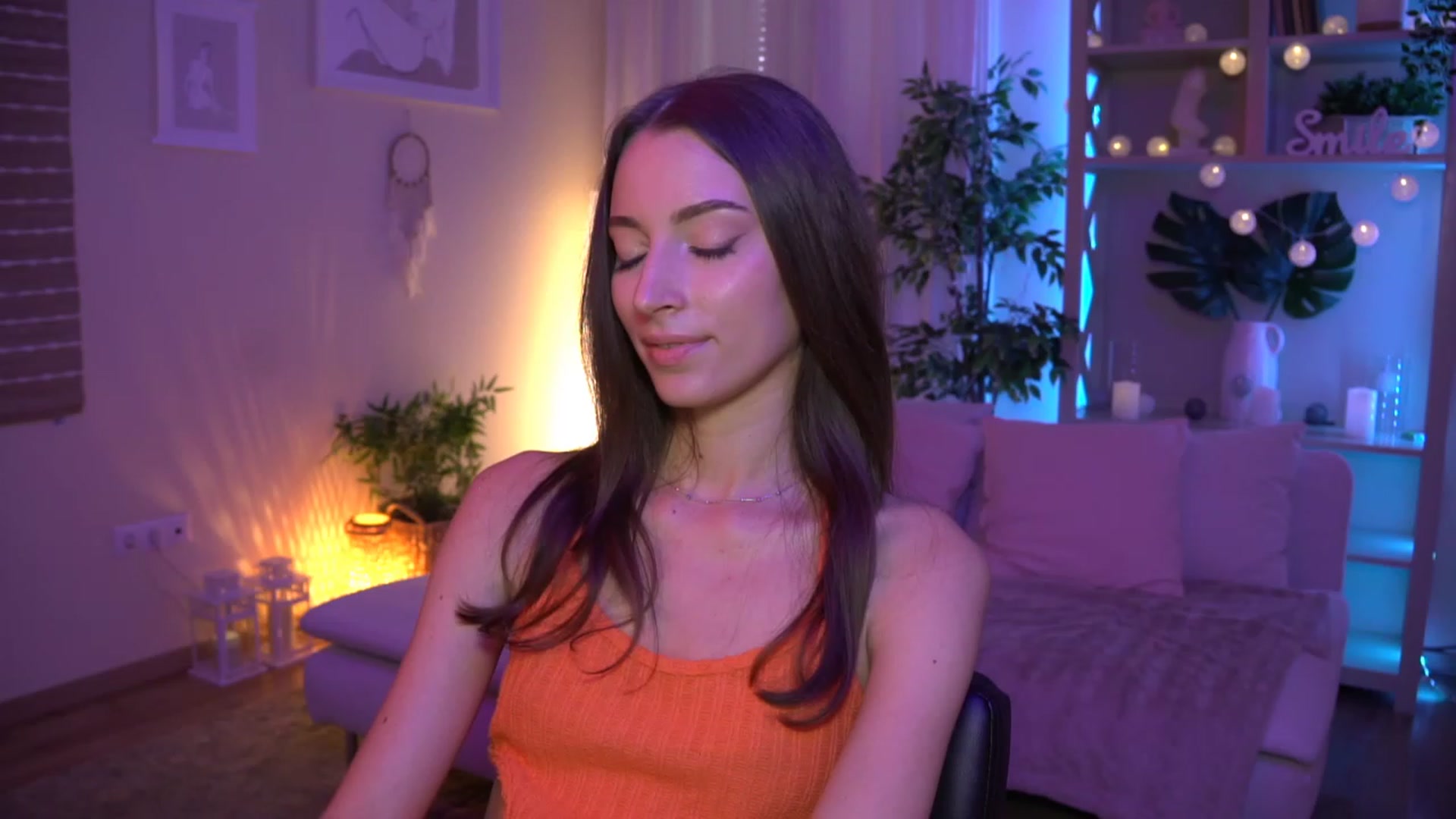 Gallery image thumbnail from Emily_grey69's myfreecams stream on, 08/25/2023, 10:03 image 15 of 20