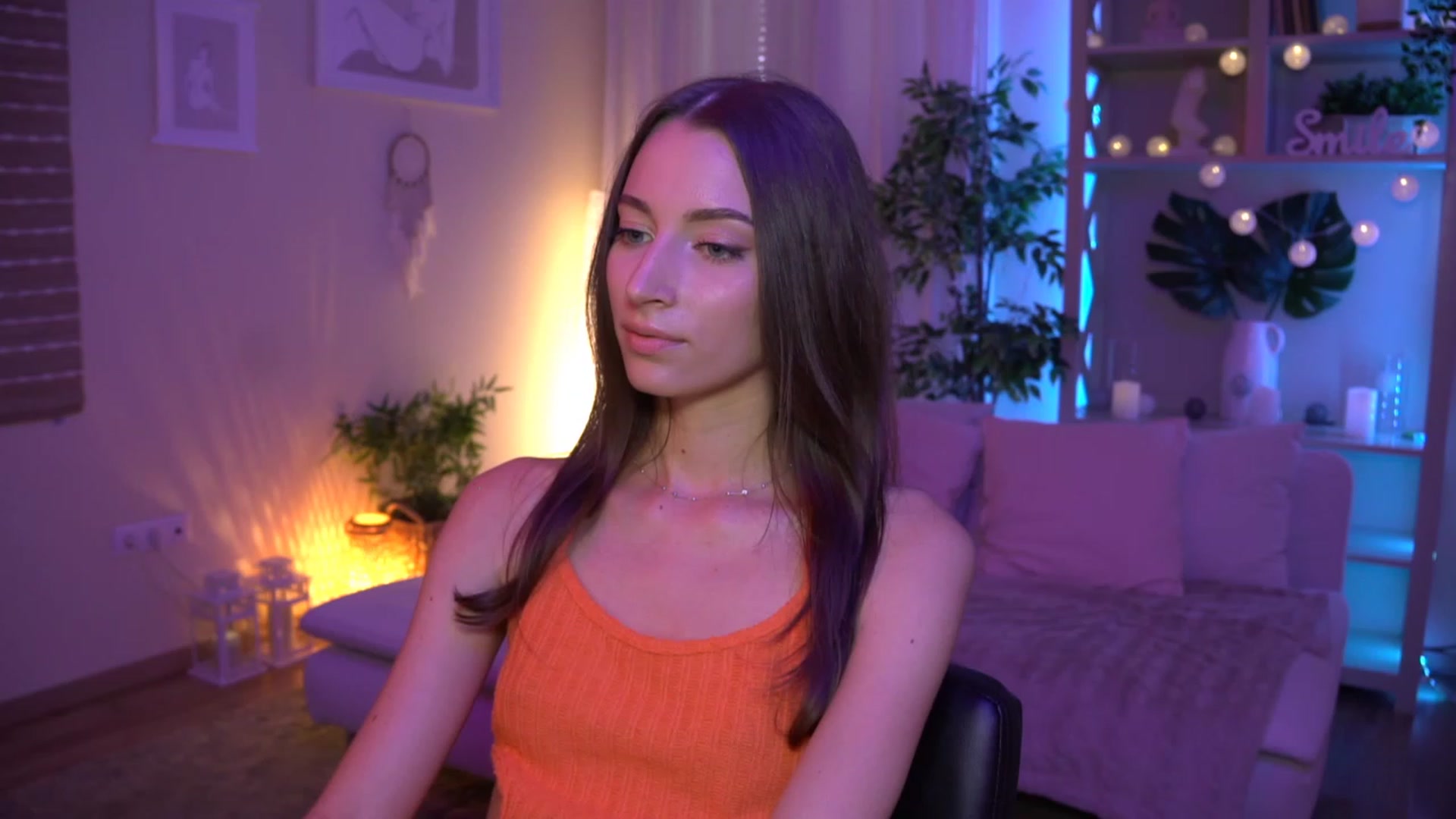 Gallery image thumbnail from Emily_grey69's myfreecams stream on, 08/25/2023, 10:03 image 18 of 20