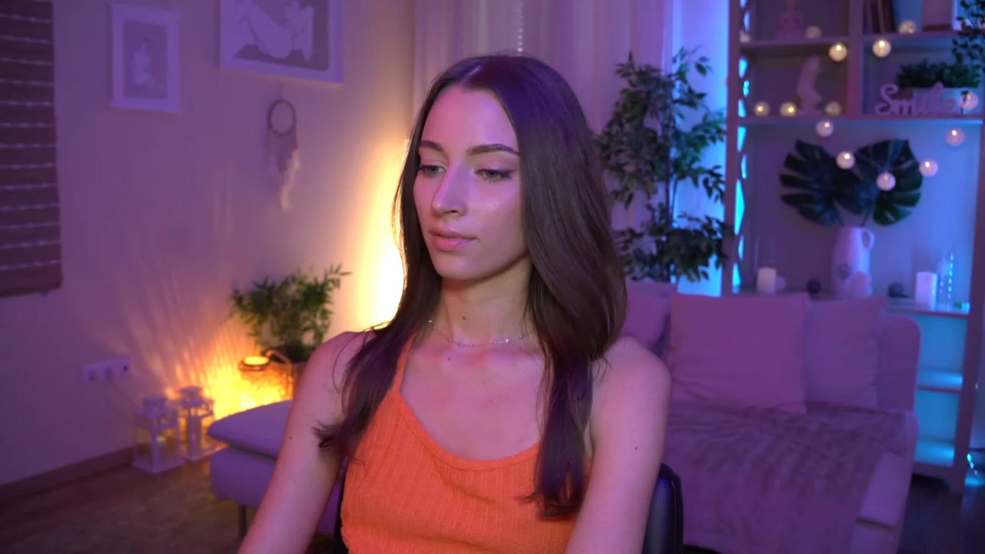 Gallery image thumbnail from Emily_grey69's myfreecams stream on, 08/25/2023, 10:03 image 6 of 20