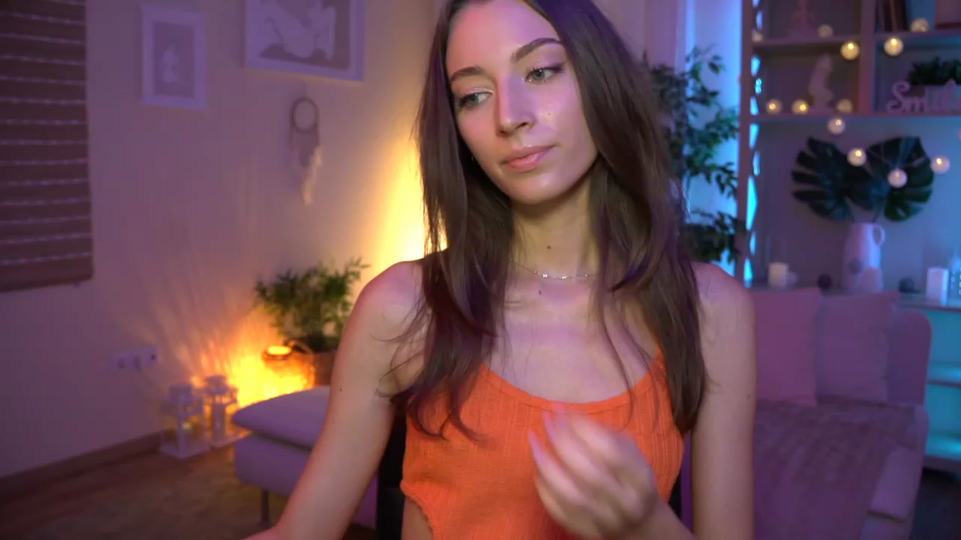 Gallery image thumbnail from Emily_grey69's myfreecams stream on, 08/25/2023, 10:03 image 2 of 20
