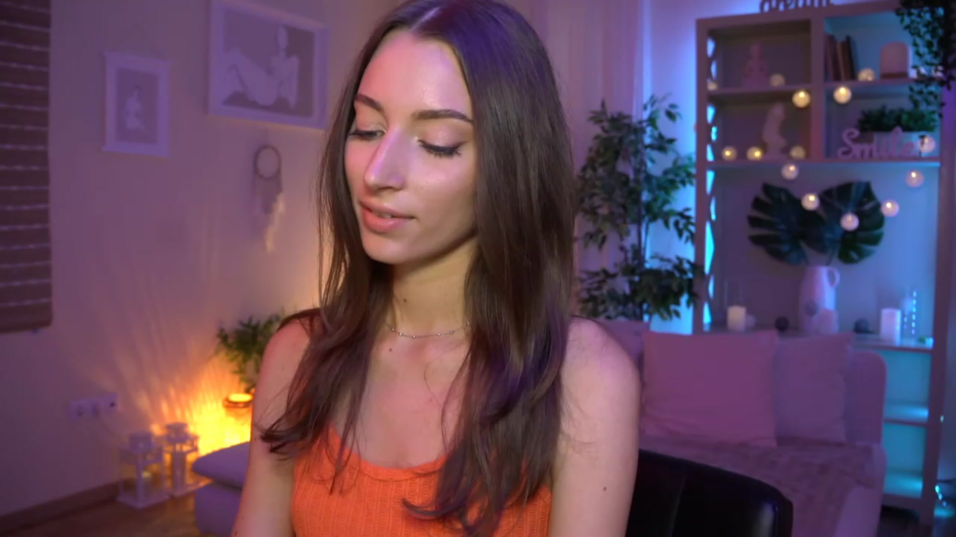 Gallery image thumbnail from Emily_grey69's myfreecams stream on, 08/25/2023, 10:03 image 9 of 20