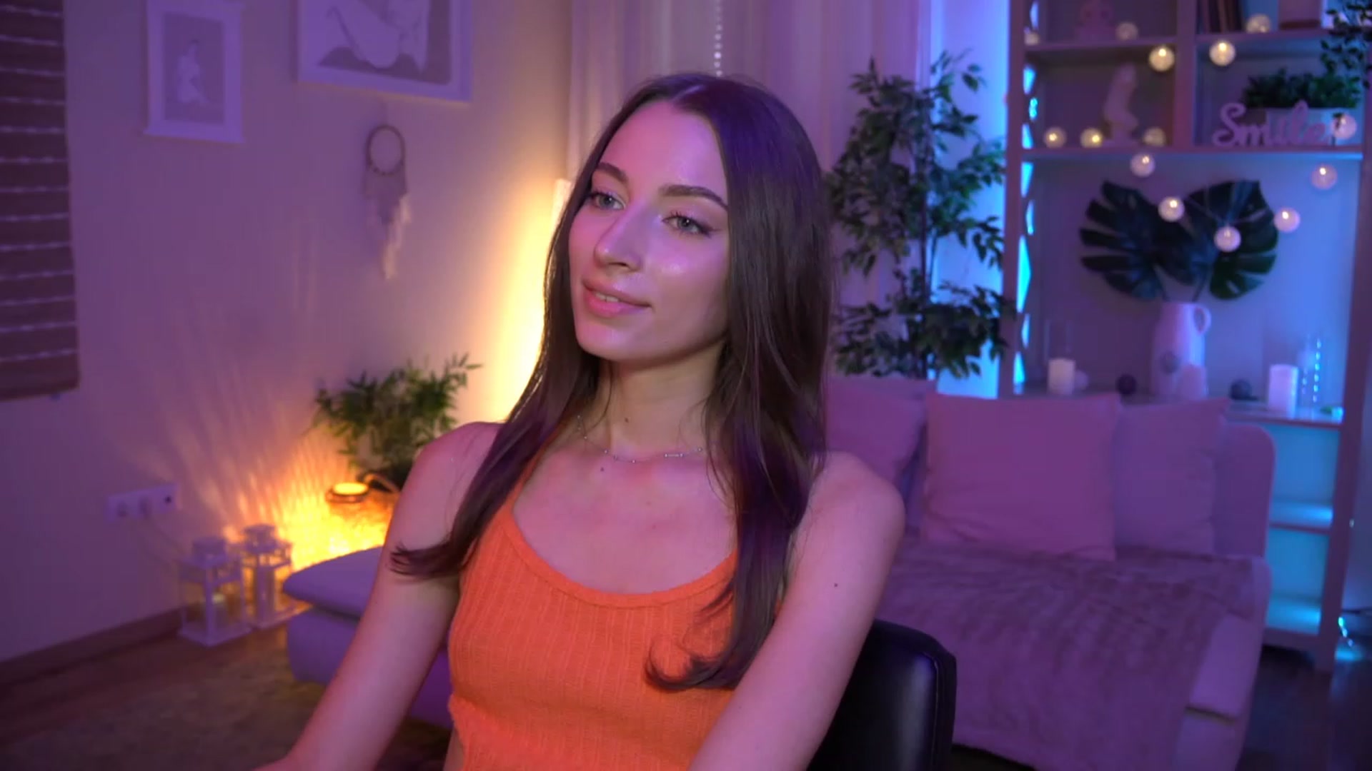 Gallery image thumbnail from Emily_grey69's myfreecams stream on, 08/25/2023, 10:03 image 17 of 20