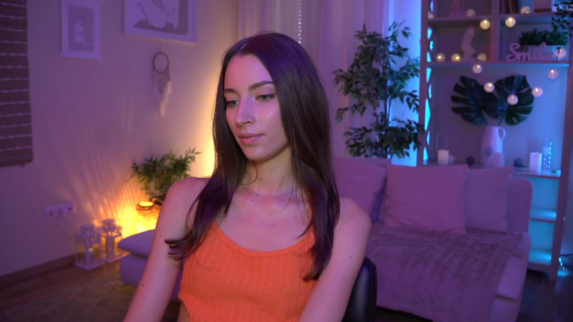 Gallery image thumbnail from Emily_grey69's myfreecams stream on, 08/25/2023, 10:03 image 19 of 20