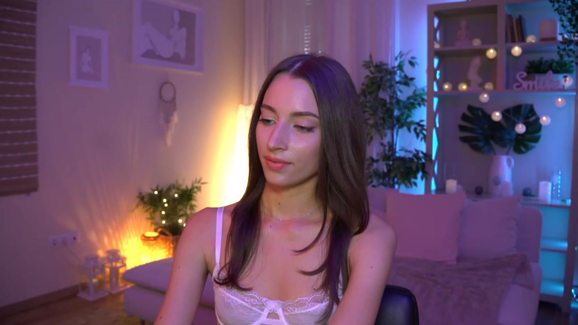 Gallery image thumbnail from Emily_grey69's myfreecams stream on, 08/25/2023, 13:56 image 5 of 20