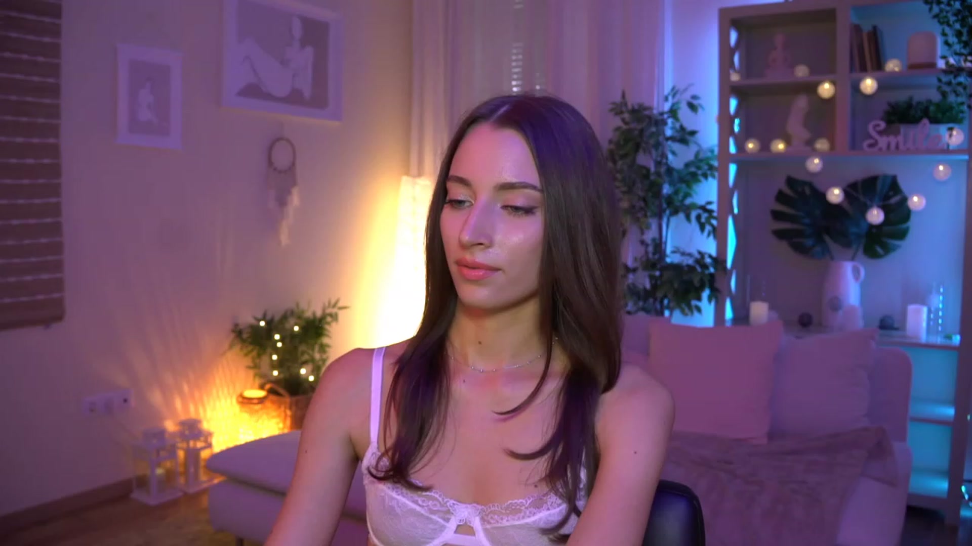 Gallery image thumbnail from Emily_grey69's myfreecams stream on, 08/25/2023, 13:56 image 6 of 20