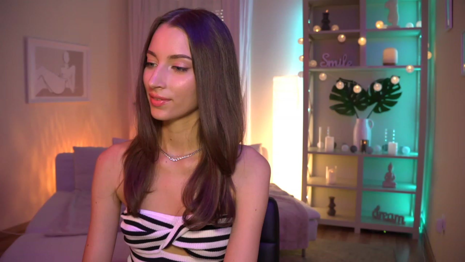 Gallery image thumbnail from Emily_grey69's myfreecams stream on, 08/26/2023, 15:14 image 16 of 20