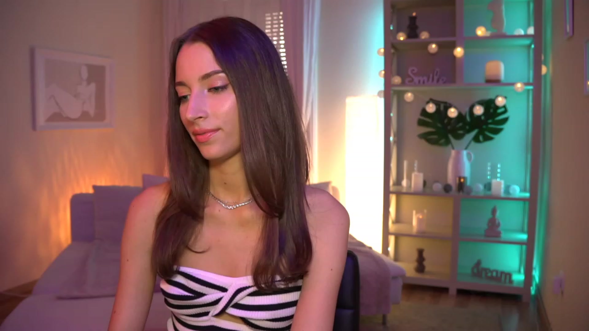 Gallery image thumbnail from Emily_grey69's myfreecams stream on, 08/26/2023, 15:14 image 13 of 20