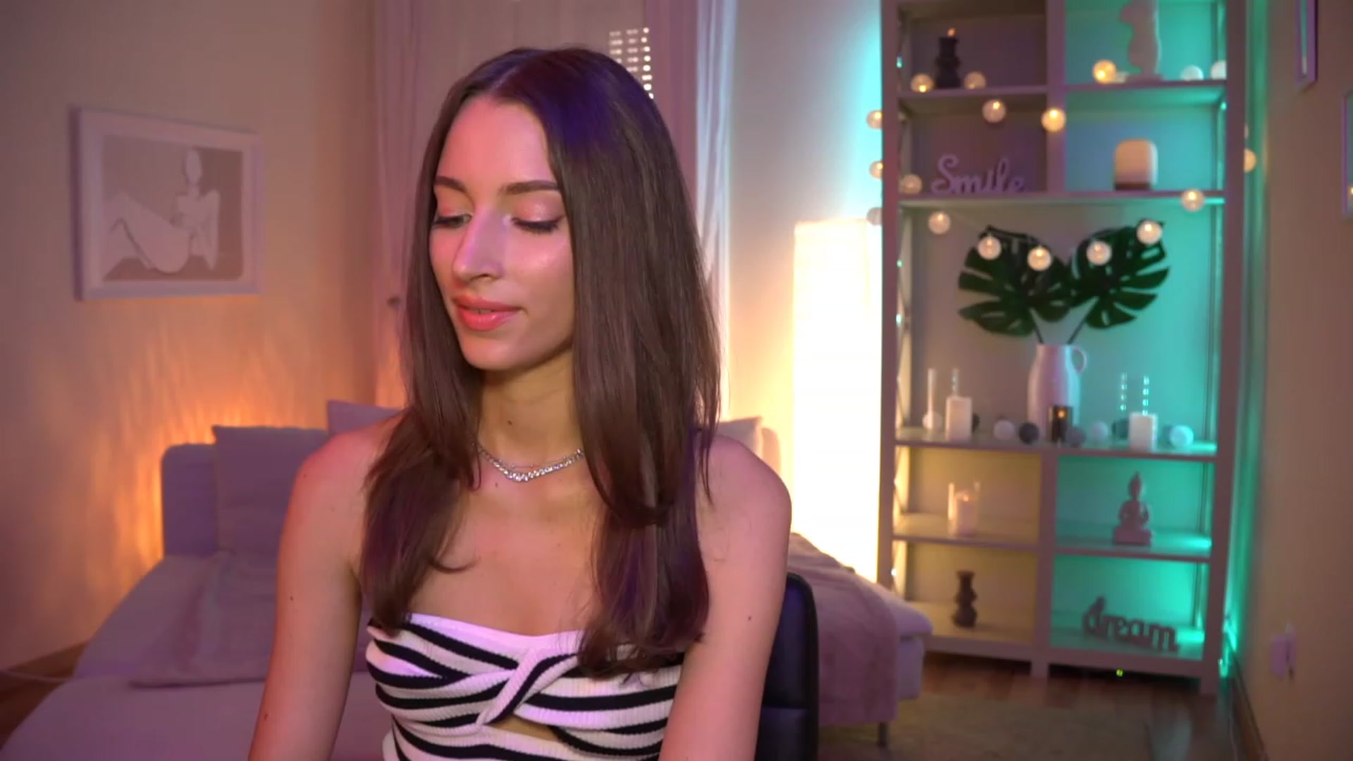 Gallery image thumbnail from Emily_grey69's myfreecams stream on, 08/26/2023, 15:14 image 14 of 20