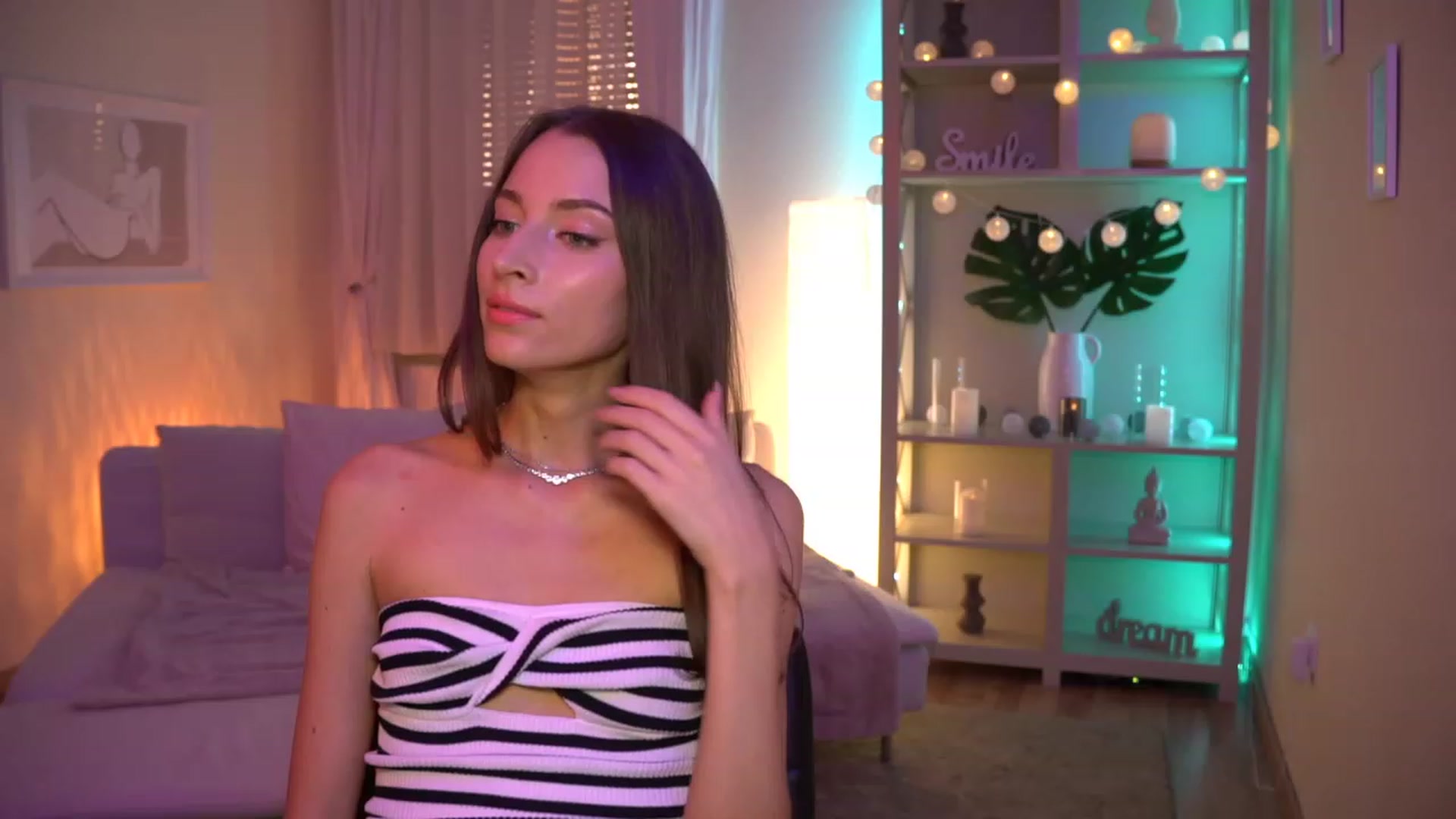 Gallery image thumbnail from Emily_grey69's myfreecams stream on, 08/26/2023, 17:51 image 6 of 20