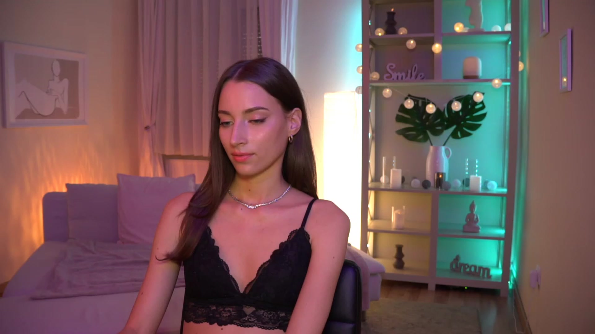 Gallery image thumbnail from Emily_grey69's myfreecams stream on, 08/26/2023, 17:51 image 18 of 20